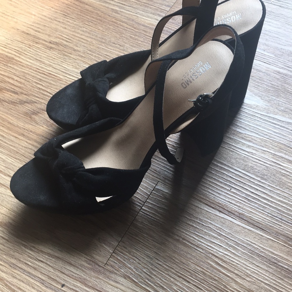 Mossimo Black Chunky Heel Size 8.5